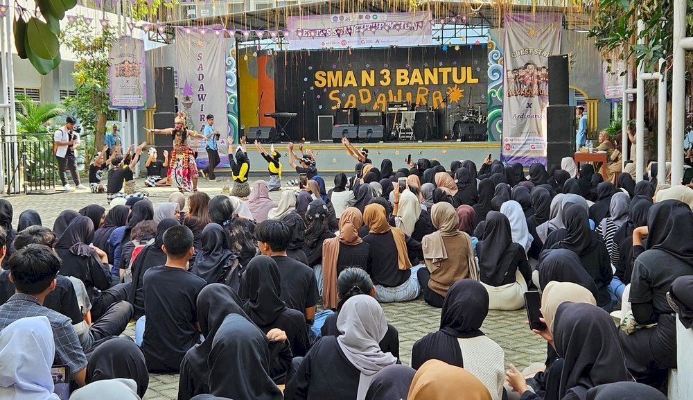 Pentas Seni Akhir Tahun SMA N 3 Bantul Tema 