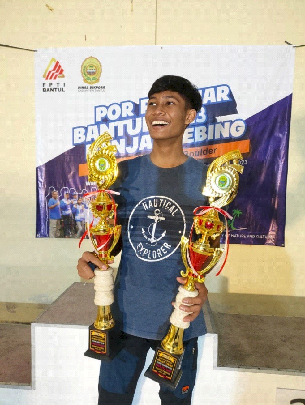 2 kejuaraan pada cabor panjat tebing, POR Kabupaten Bantul juara 1 kategori boulder putra juara 1 kategori speed c